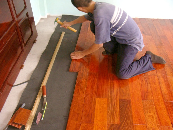 Hướng dẫn cách tháo lắp sàn gỗ khi chuyển nhà trọn gói