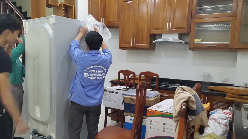 Mẹo chuyển nhà nhanh qua cầu thang nhỏ