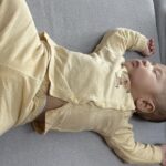 Trẻ sơ sinh bị lên mụn ở mặt: Nguyên nhân và cách điều trị
